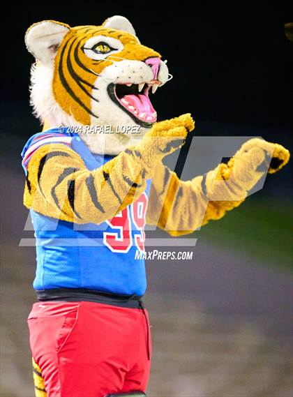Thumbnail 2 in Tidehaven vs. Lexington (UIL 3A D2 Football Quarterfinal) photogallery.