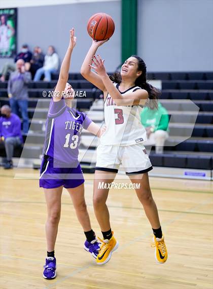 Thumbnail 3 in Millennium vs. Laguna Creek photogallery.