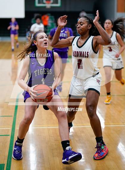 Thumbnail 3 in Millennium vs. Laguna Creek photogallery.