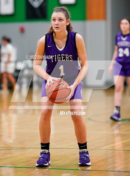 Thumbnail 2 in Millennium vs. Laguna Creek photogallery.
