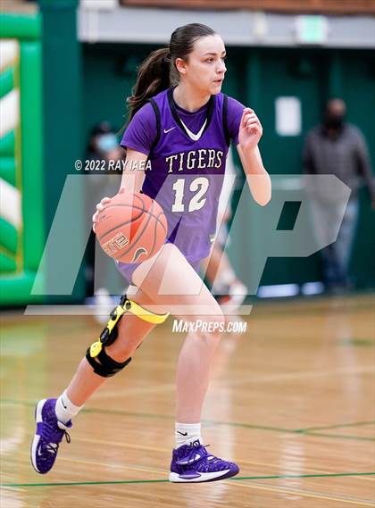 Thumbnail 3 in Millennium vs. Laguna Creek photogallery.