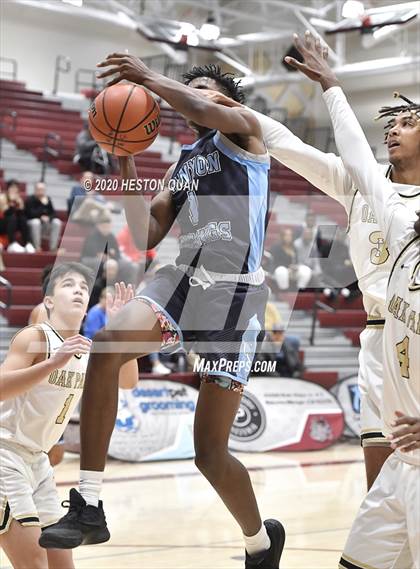 Thumbnail 2 in Oak Park vs. Canyon Springs (Rancho Mirage Holiday Invitational) photogallery.
