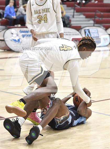 Thumbnail 3 in Oak Park vs. Canyon Springs (Rancho Mirage Holiday Invitational) photogallery.