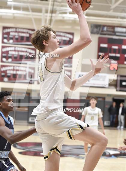 Thumbnail 2 in Oak Park vs. Canyon Springs (Rancho Mirage Holiday Invitational) photogallery.