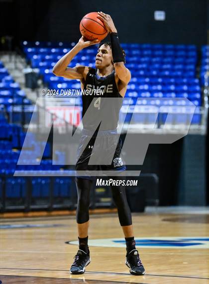 Thumbnail 3 in Shoemaker vs. Fort Bend Marshall (UIL Basketball 5A Region III Semifinal) photogallery.
