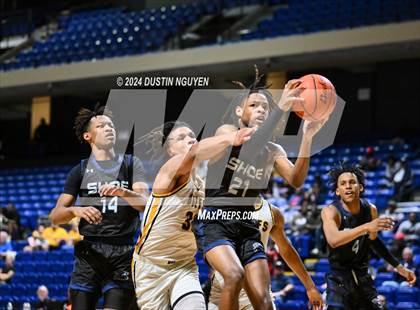 Thumbnail 3 in Shoemaker vs. Fort Bend Marshall (UIL Basketball 5A Region III Semifinal) photogallery.
