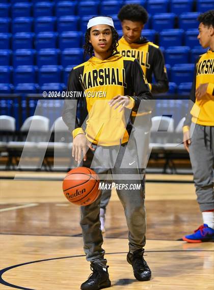 Thumbnail 2 in Shoemaker vs. Fort Bend Marshall (UIL Basketball 5A Region III Semifinal) photogallery.