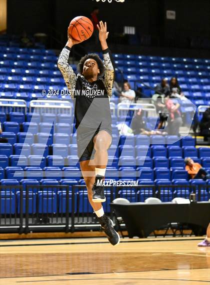Thumbnail 1 in Shoemaker vs. Fort Bend Marshall (UIL Basketball 5A Region III Semifinal) photogallery.