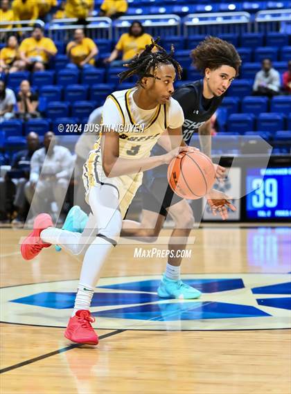 Thumbnail 2 in Shoemaker vs. Fort Bend Marshall (UIL Basketball 5A Region III Semifinal) photogallery.