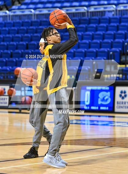 Thumbnail 1 in Shoemaker vs. Fort Bend Marshall (UIL Basketball 5A Region III Semifinal) photogallery.