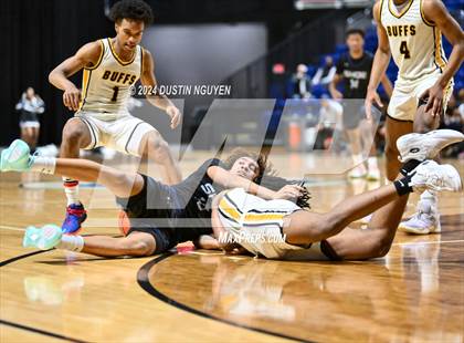 Thumbnail 1 in Shoemaker vs. Fort Bend Marshall (UIL Basketball 5A Region III Semifinal) photogallery.