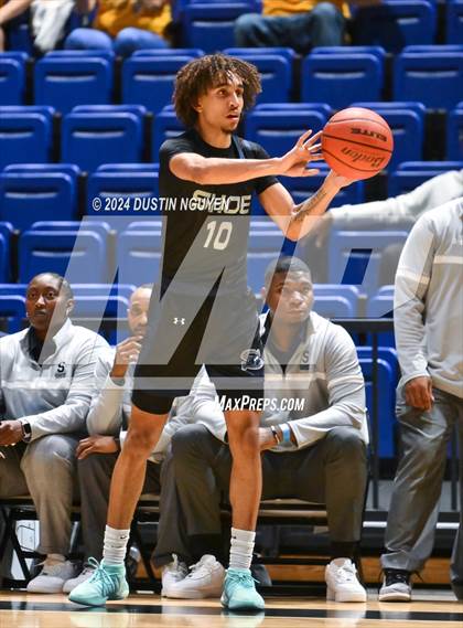 Thumbnail 1 in Shoemaker vs. Fort Bend Marshall (UIL Basketball 5A Region III Semifinal) photogallery.