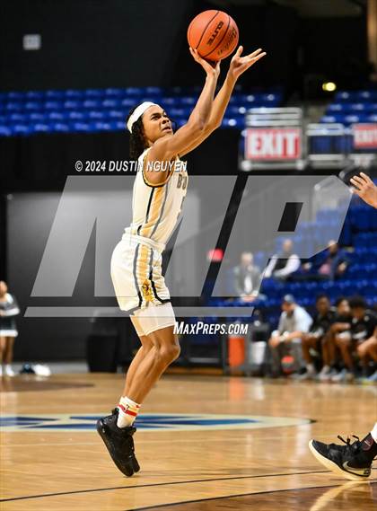 Thumbnail 2 in Shoemaker vs. Fort Bend Marshall (UIL Basketball 5A Region III Semifinal) photogallery.