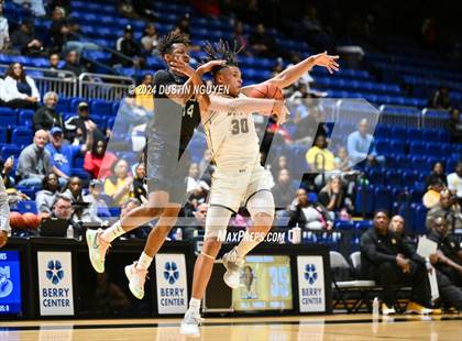 Thumbnail 1 in Shoemaker vs. Fort Bend Marshall (UIL Basketball 5A Region III Semifinal) photogallery.