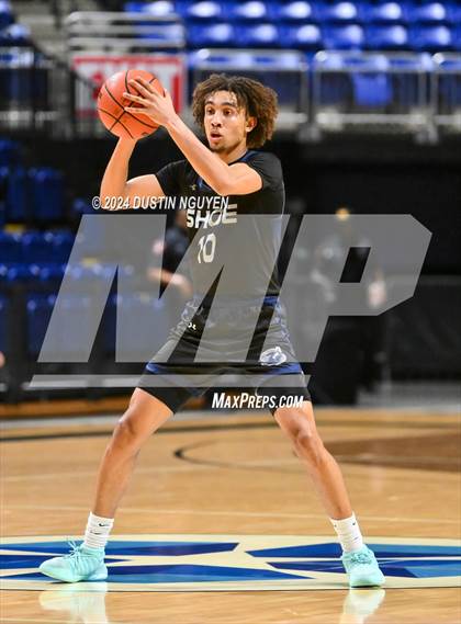 Thumbnail 1 in Shoemaker vs. Fort Bend Marshall (UIL Basketball 5A Region III Semifinal) photogallery.