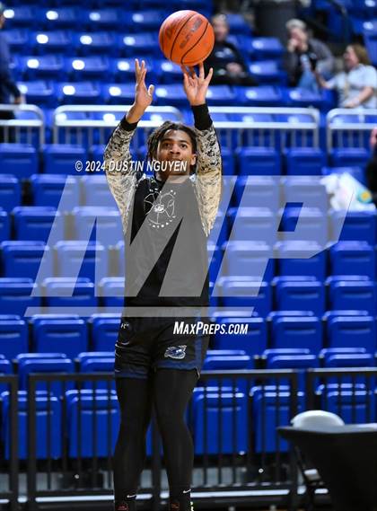 Thumbnail 2 in Shoemaker vs. Fort Bend Marshall (UIL Basketball 5A Region III Semifinal) photogallery.
