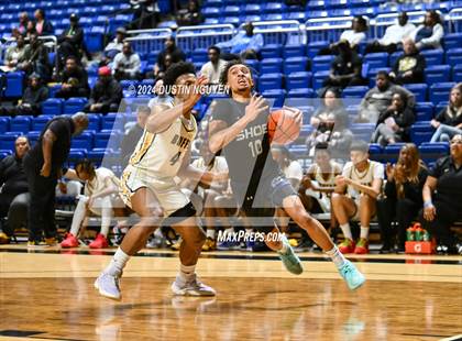 Thumbnail 2 in Shoemaker vs. Fort Bend Marshall (UIL Basketball 5A Region III Semifinal) photogallery.