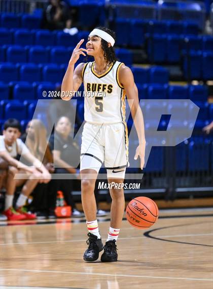 Thumbnail 2 in Shoemaker vs. Fort Bend Marshall (UIL Basketball 5A Region III Semifinal) photogallery.