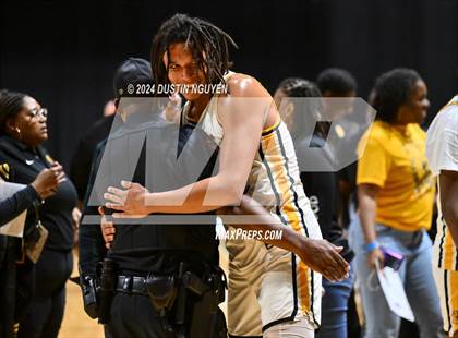Thumbnail 3 in Shoemaker vs. Fort Bend Marshall (UIL Basketball 5A Region III Semifinal) photogallery.