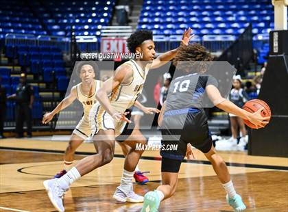 Thumbnail 1 in Shoemaker vs. Fort Bend Marshall (UIL Basketball 5A Region III Semifinal) photogallery.