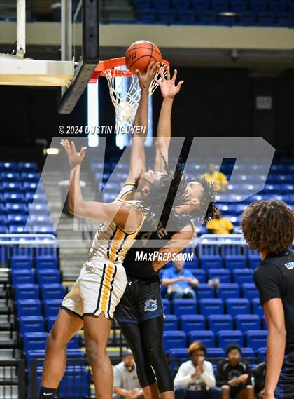Thumbnail 2 in Shoemaker vs. Fort Bend Marshall (UIL Basketball 5A Region III Semifinal) photogallery.