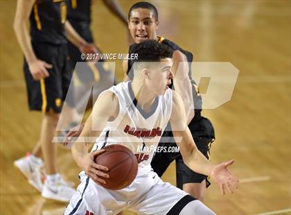 Thumbnail 1 in Lincoln vs. Nathan Hale (WIAA 3A Semifinal Playoff)  photogallery.