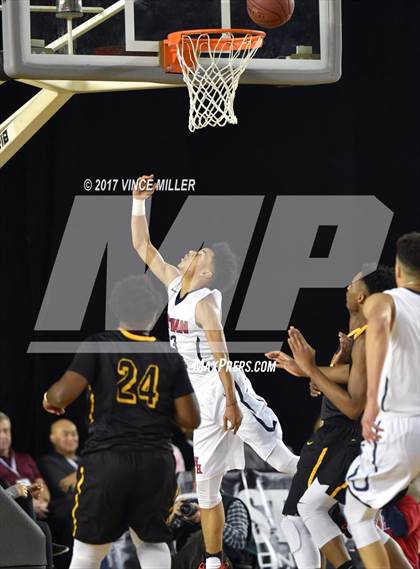 Thumbnail 2 in Lincoln vs. Nathan Hale (WIAA 3A Semifinal Playoff)  photogallery.