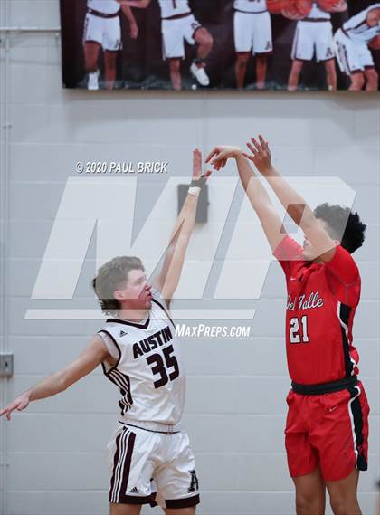 Thumbnail 1 in Austin vs. Del Valle photogallery.