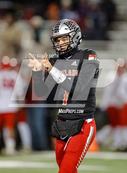 Thumbnail 2 in Loveland vs. Montrose (CHSAA 4A Quarter Finals) photogallery.