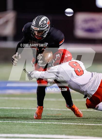 Thumbnail 3 in Loveland vs. Montrose (CHSAA 4A Quarter Finals) photogallery.