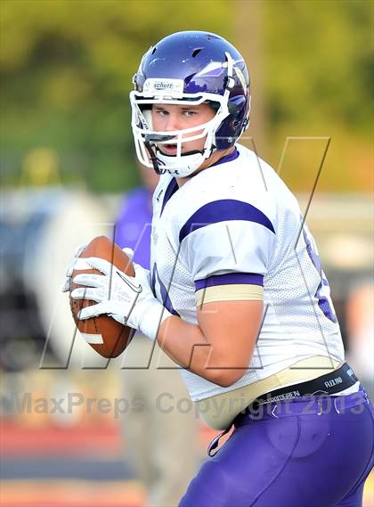 Thumbnail 2 in Alvarado vs Mexia (Dale Hansen Football Classic) photogallery.
