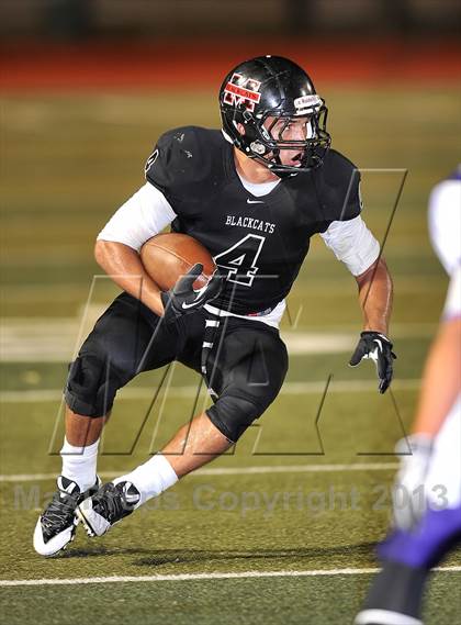 Thumbnail 1 in Alvarado vs Mexia (Dale Hansen Football Classic) photogallery.