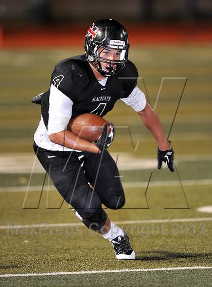 Thumbnail 1 in Alvarado vs Mexia (Dale Hansen Football Classic) photogallery.