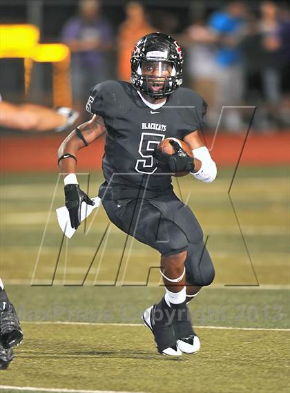 Thumbnail 2 in Alvarado vs Mexia (Dale Hansen Football Classic) photogallery.