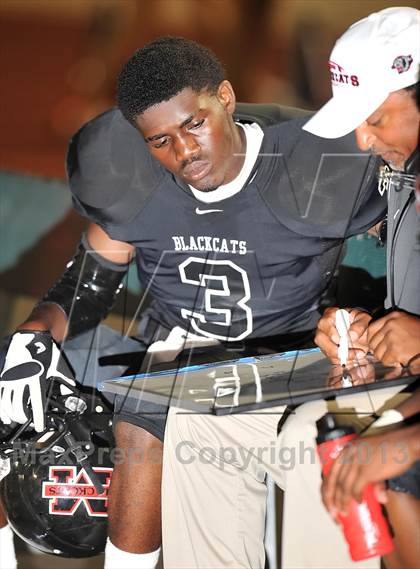 Thumbnail 2 in Alvarado vs Mexia (Dale Hansen Football Classic) photogallery.