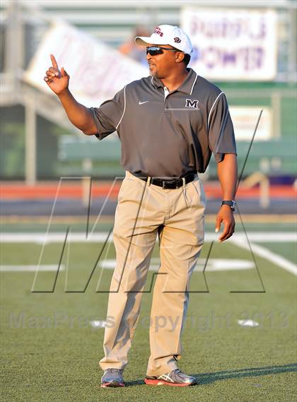 Thumbnail 3 in Alvarado vs Mexia (Dale Hansen Football Classic) photogallery.