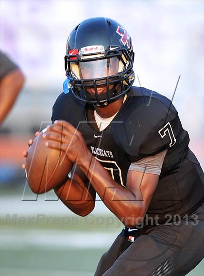 Thumbnail 2 in Alvarado vs Mexia (Dale Hansen Football Classic) photogallery.