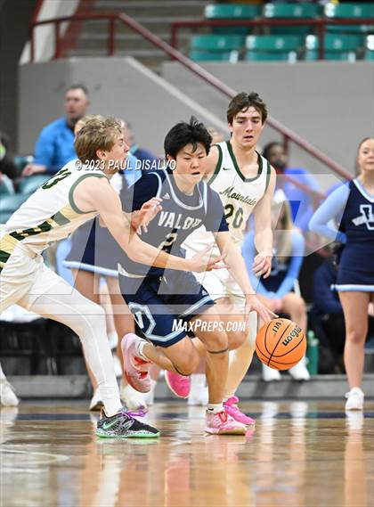 Thumbnail 2 in Mountain Vista vs. Valor Christian (CHSAA 6A Great 8) photogallery.