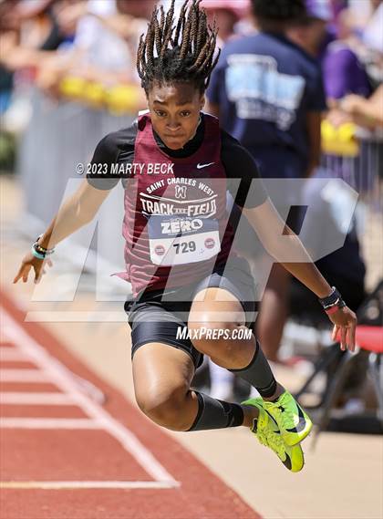 Thumbnail 3 in Class 3 Triple Jump (MSHSAA State Championship) photogallery.