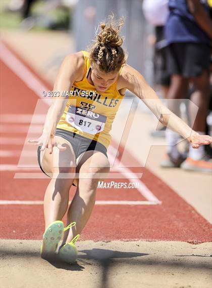 Thumbnail 3 in Class 3 Triple Jump (MSHSAA State Championship) photogallery.
