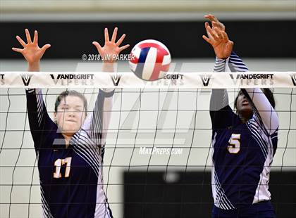 Thumbnail 1 in Stony Point @ Vandegrift photogallery.