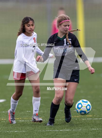 Thumbnail 2 in Omaha South vs. Millard West photogallery.