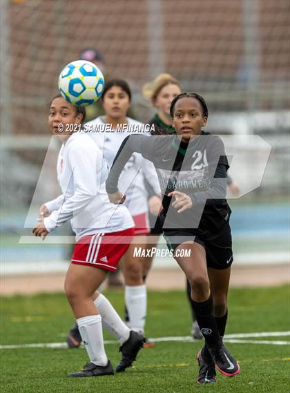 Thumbnail 2 in Omaha South vs. Millard West photogallery.