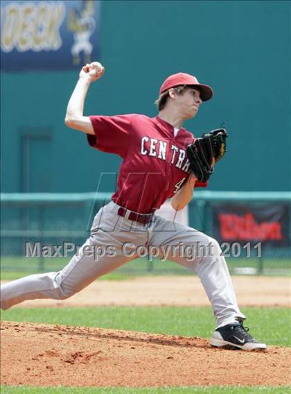 Thumbnail 2 in Central Catholic vs. Serra Catholic (PIAA Class A Final) photogallery.