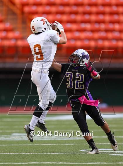 Thumbnail 2 in Pac-Five vs. Damien photogallery.