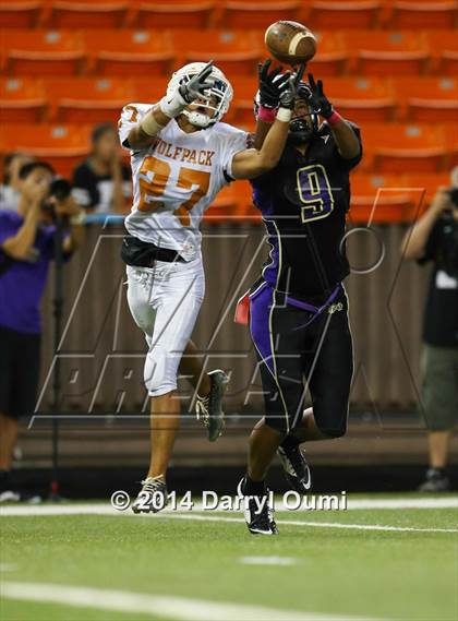 Thumbnail 2 in Pac-Five vs. Damien photogallery.