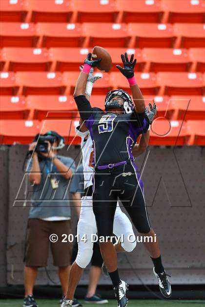 Thumbnail 3 in Pac-Five vs. Damien photogallery.
