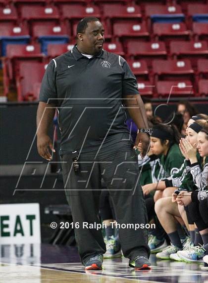 Thumbnail 2 in Sacred Heart vs Lakeside (CIF State D3 Final) photogallery.