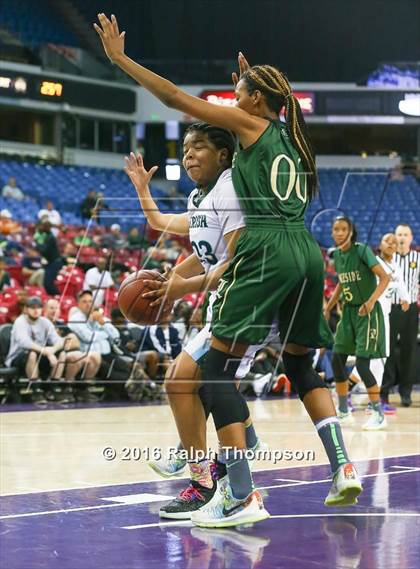 Thumbnail 1 in Sacred Heart vs Lakeside (CIF State D3 Final) photogallery.