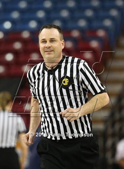 Thumbnail 2 in Sacred Heart vs Lakeside (CIF State D3 Final) photogallery.